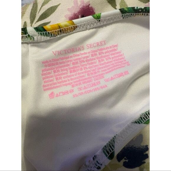 Victoria’s Secret white and yellow lemon print bikini - Picture 3 of 4